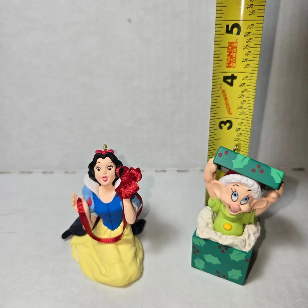 Hallmark Keepsake Snow White Set of 2 Anniversary Edition Ornaments & Dopey!‎